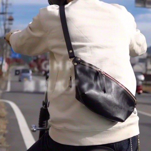 それぞれの「魂」にふれる。Groover Leatherが誇る極薄ボディバッグ。