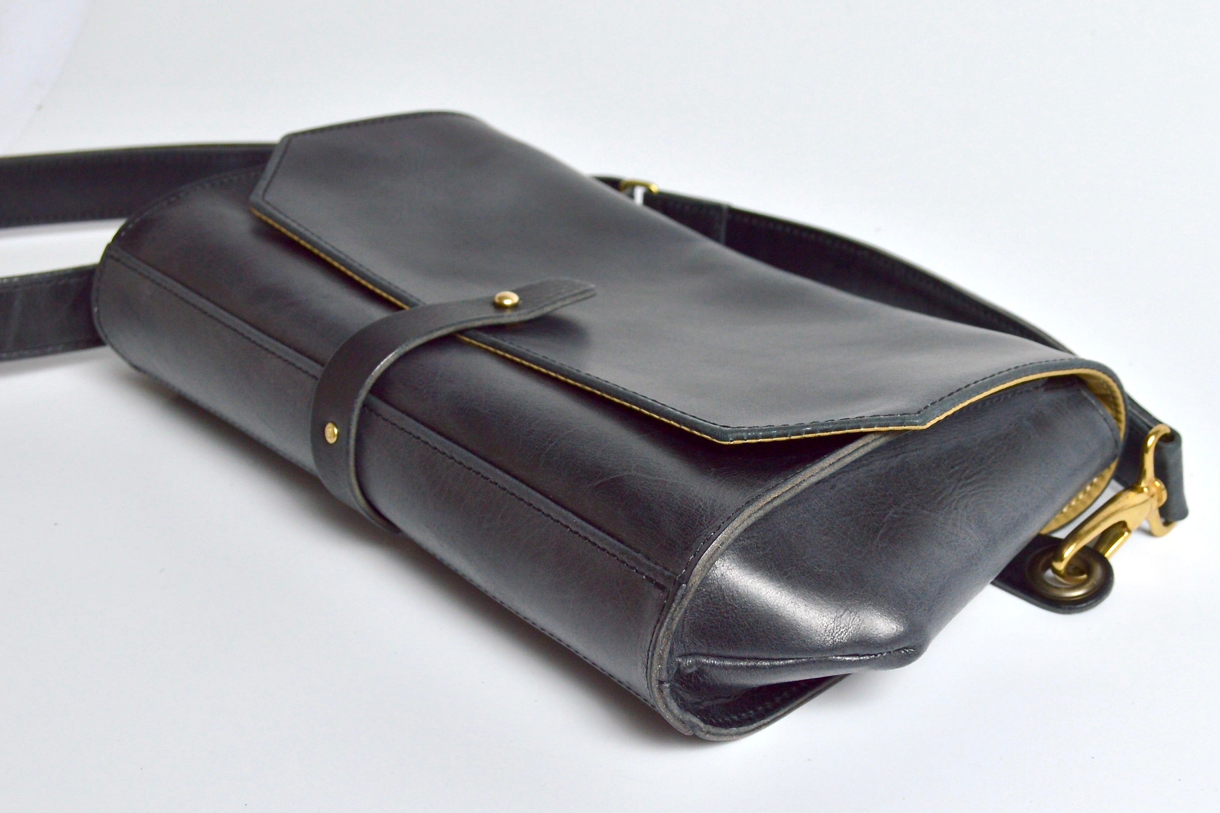 Shoulder flap bag: GFB-110