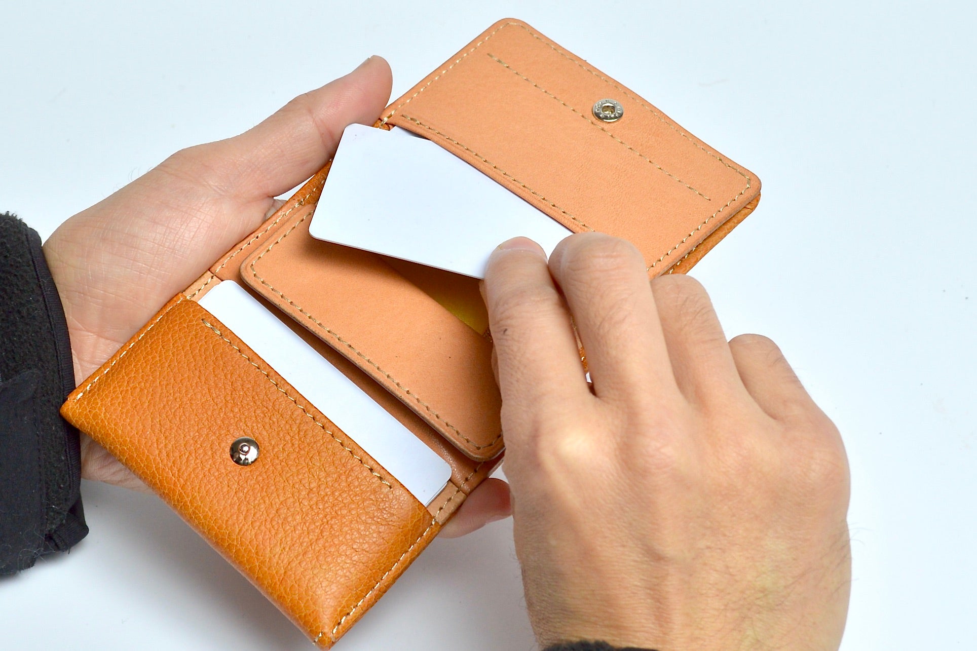 Shinshu deer leather: DHD-100 Thin and compact