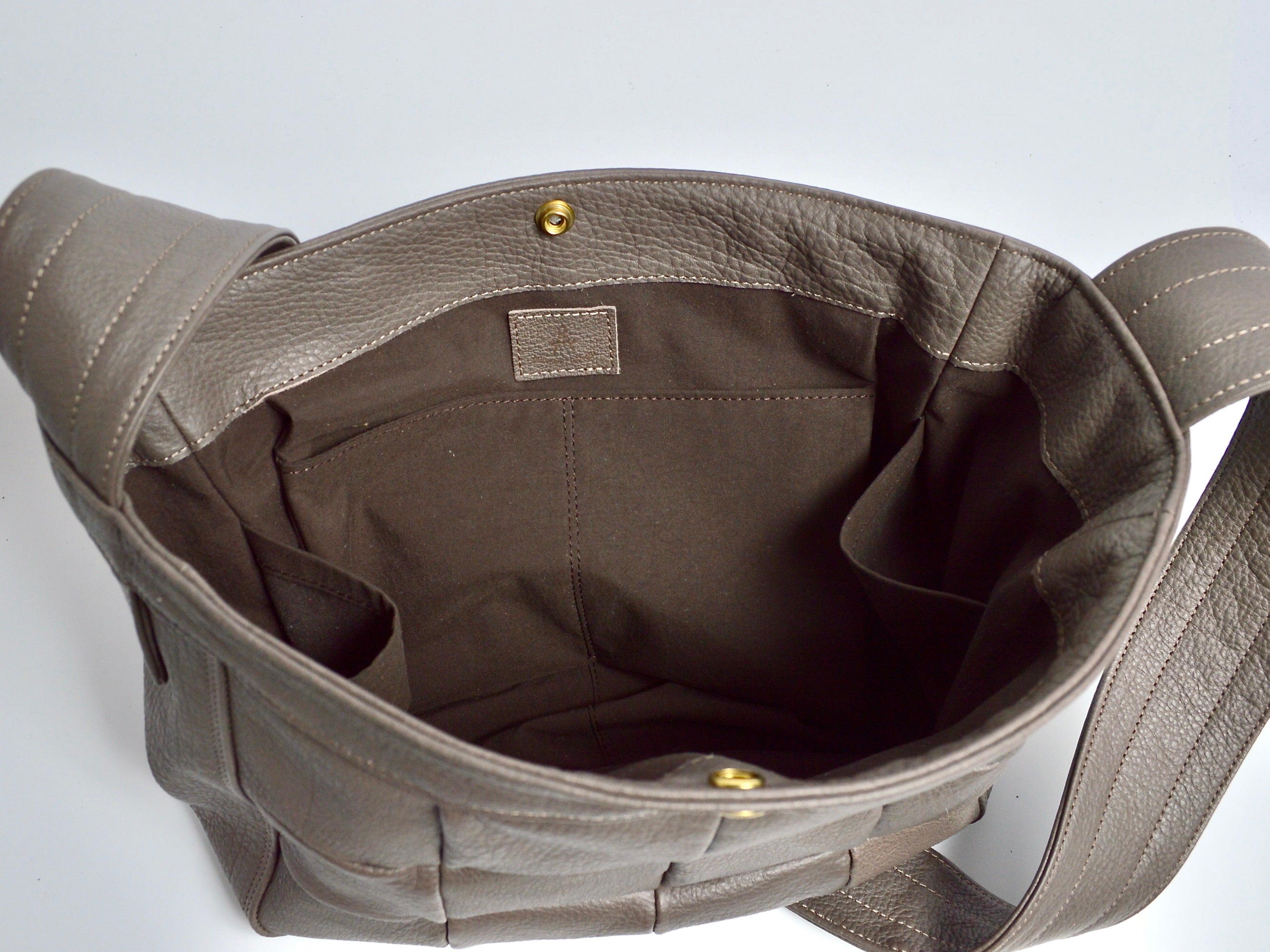 Newspaper bag: Shinshu deer leather: DNB-110 (medium size)