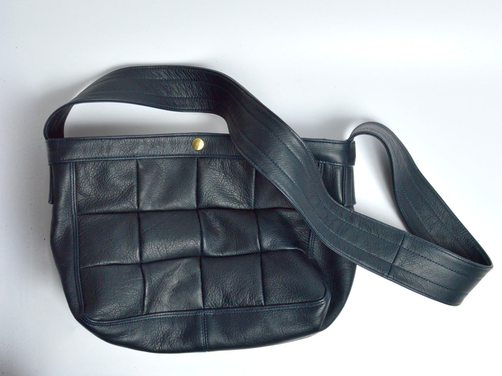 Newspaper bag: Shinshu deer leather: DNB-110 (medium size)