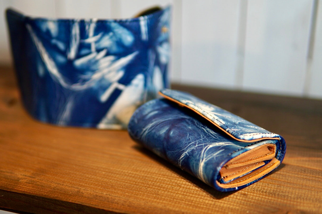 逢初レザー:三つ折りウォレット: AMS-100S(絞り染め)