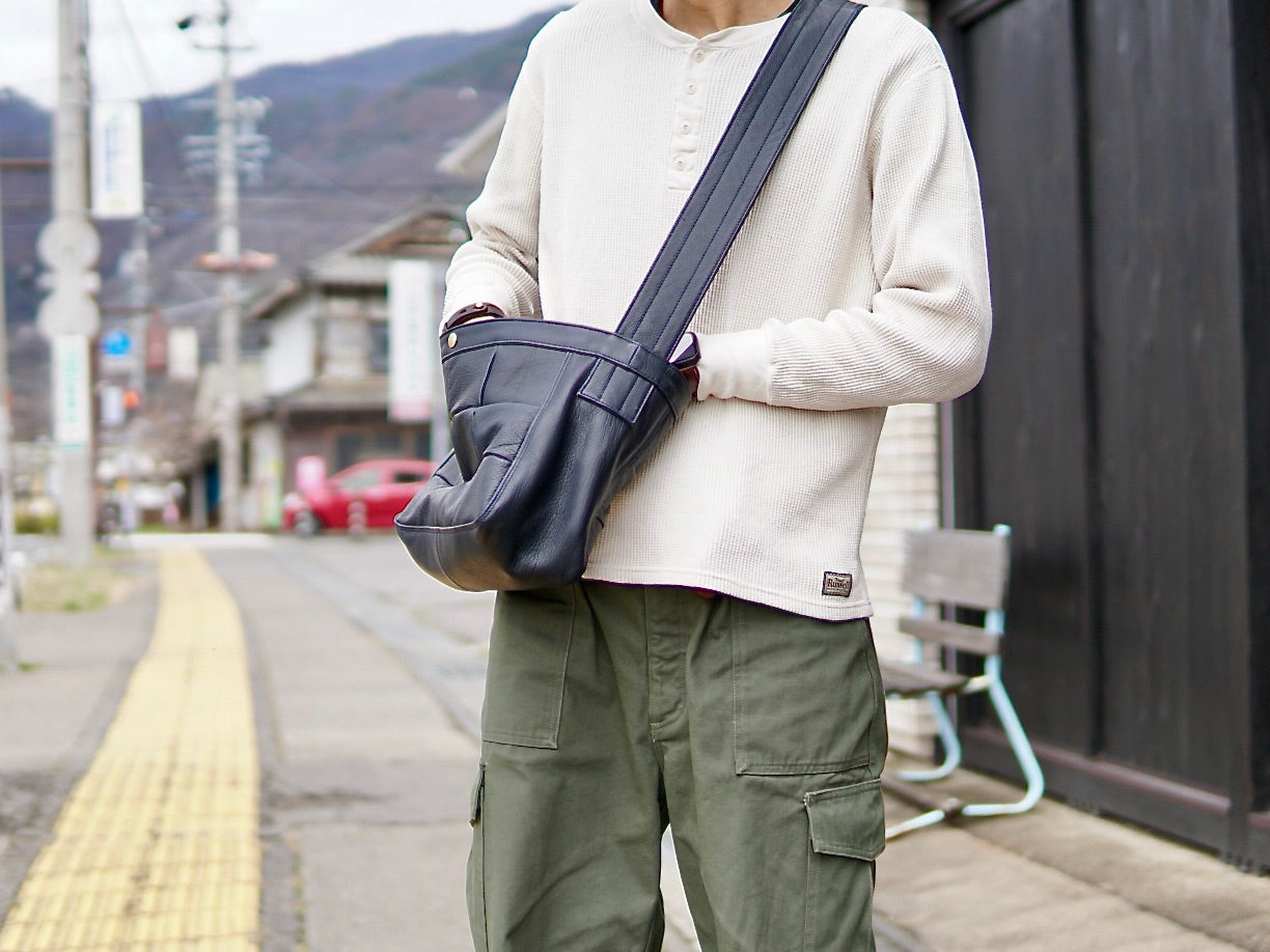 ニュースペーパーバッグ:信州鹿革:DNB-110(Mサイズ)