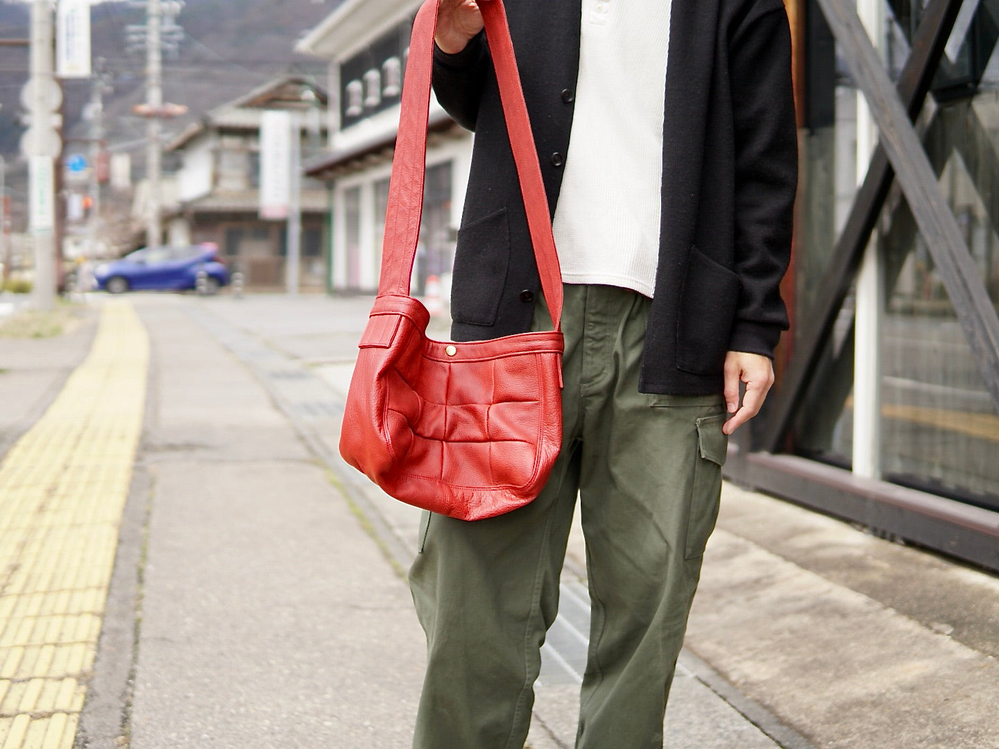 Newspaper bag: Shinshu deer leather: DNB-110 (medium size)