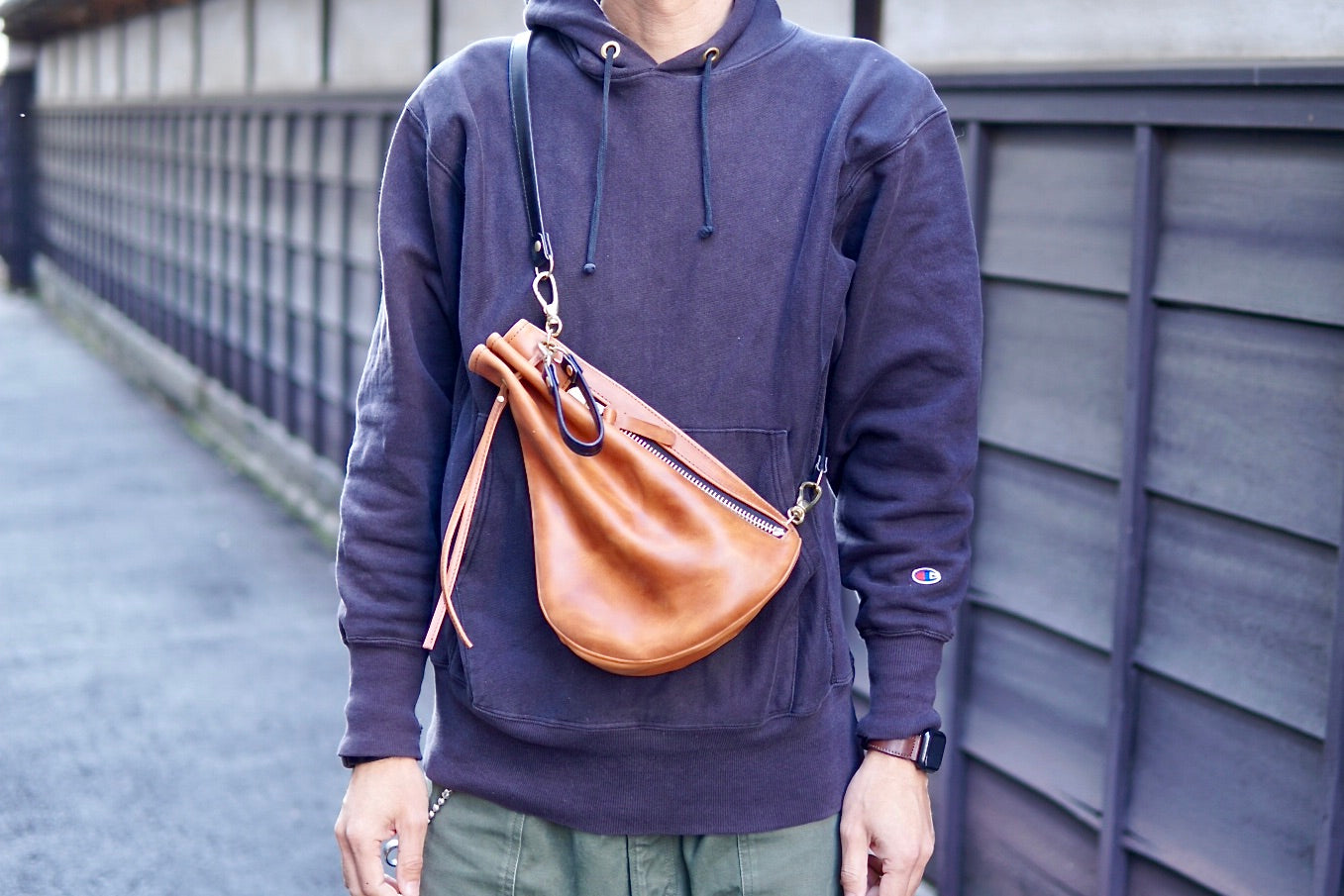 GHB-210 Drawstring shoulder bag, size M