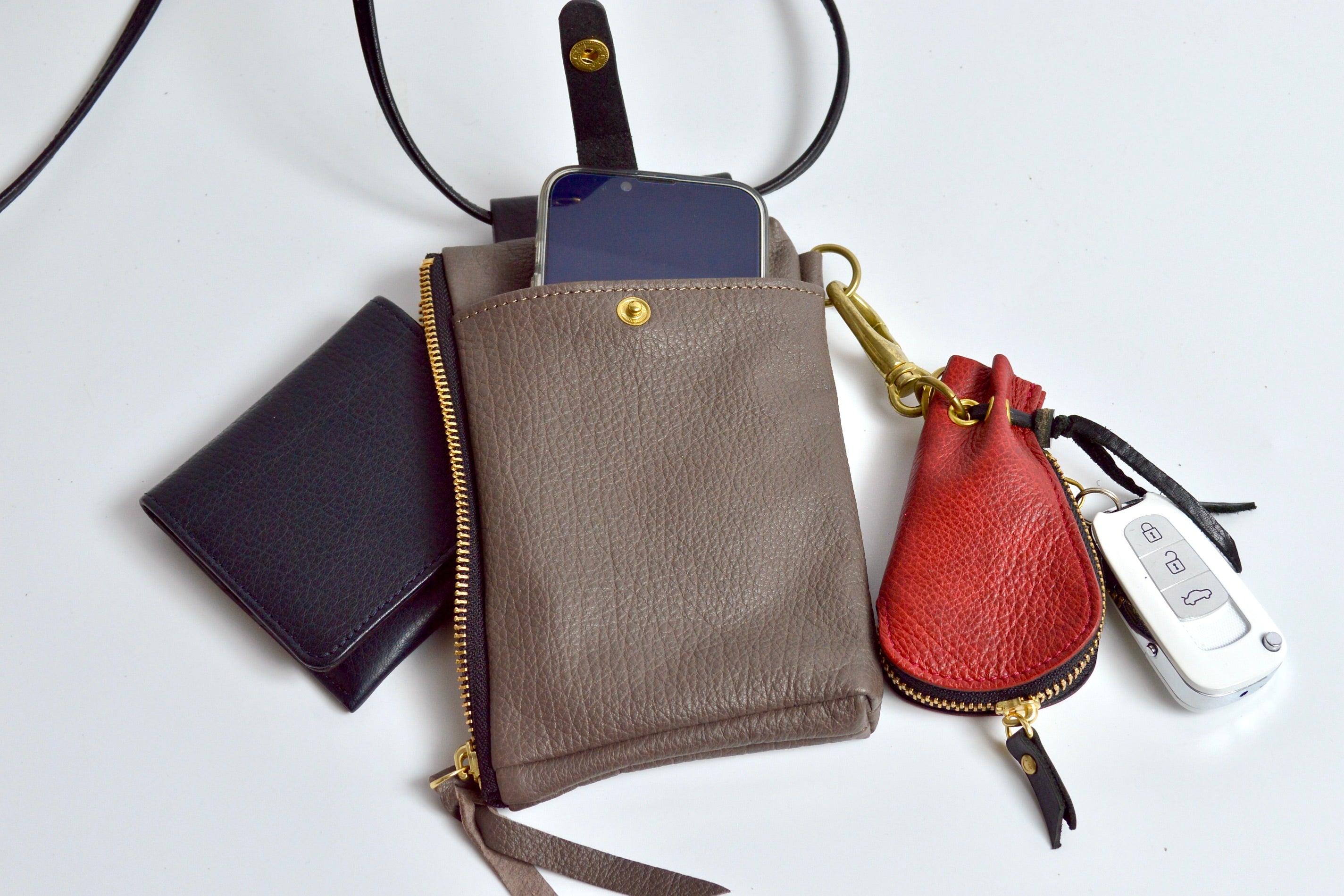 Shinshu deer leather: Smartphone shoulder pouch: DSP-200