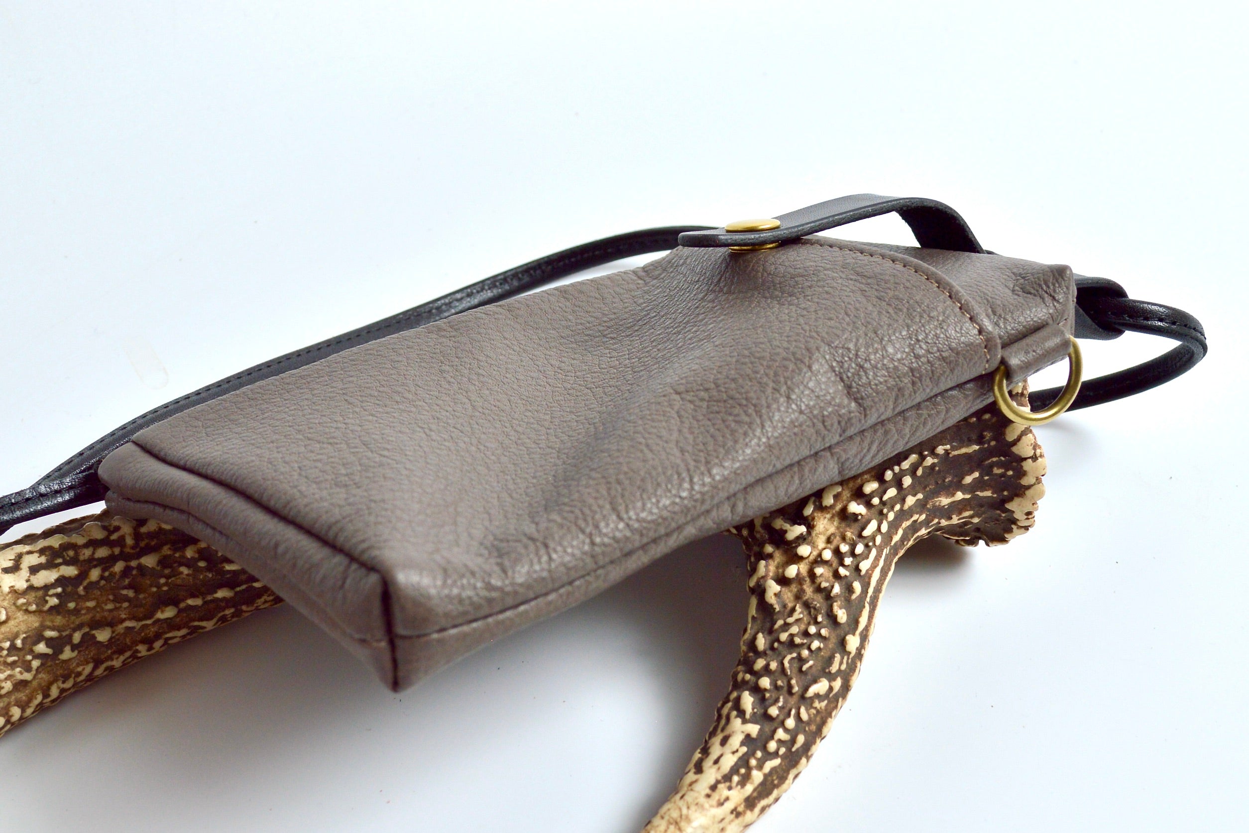 Shinshu deer leather: Smartphone shoulder pouch: DSP-200