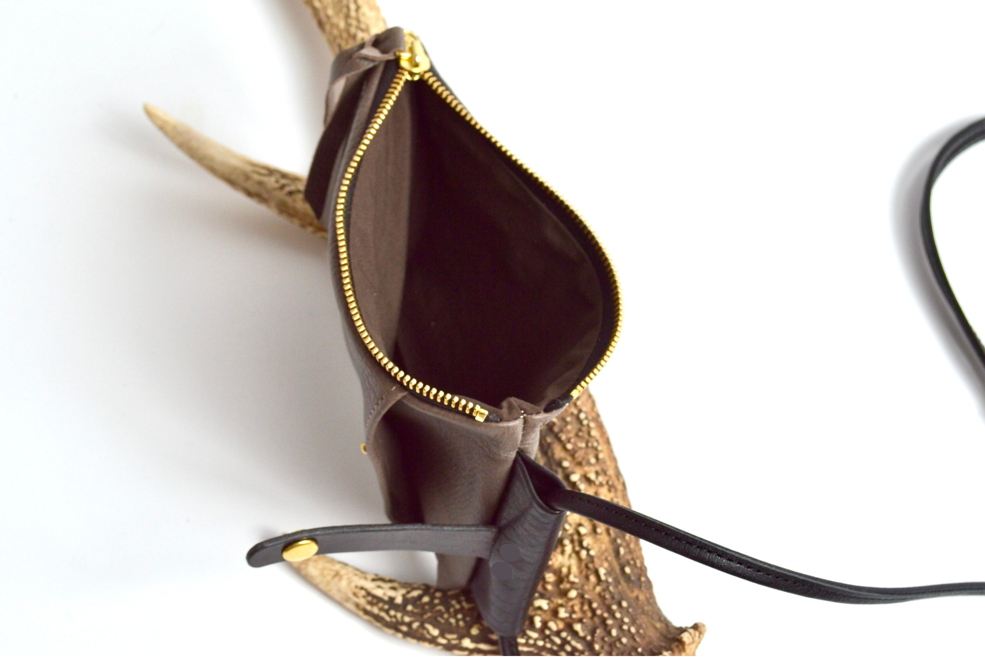 Shinshu deer leather: Smartphone shoulder pouch: DSP-200