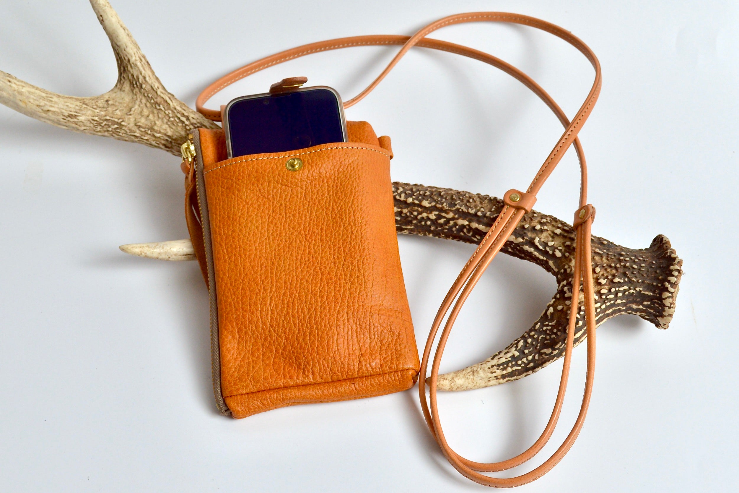 Shinshu deer leather: Smartphone shoulder pouch: DSP-200