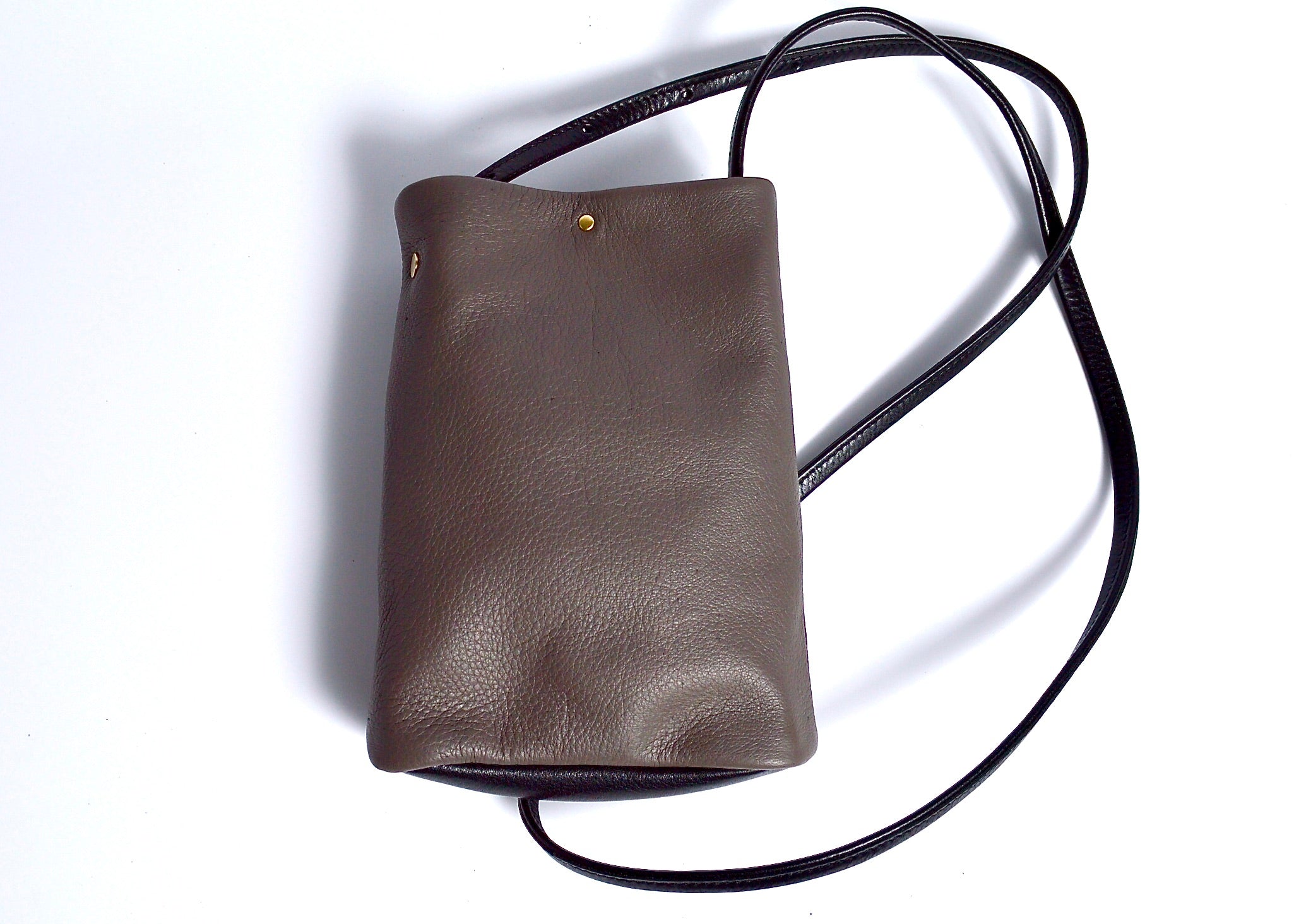 信州鹿革:寸胴スマホポーチ:DZB-100