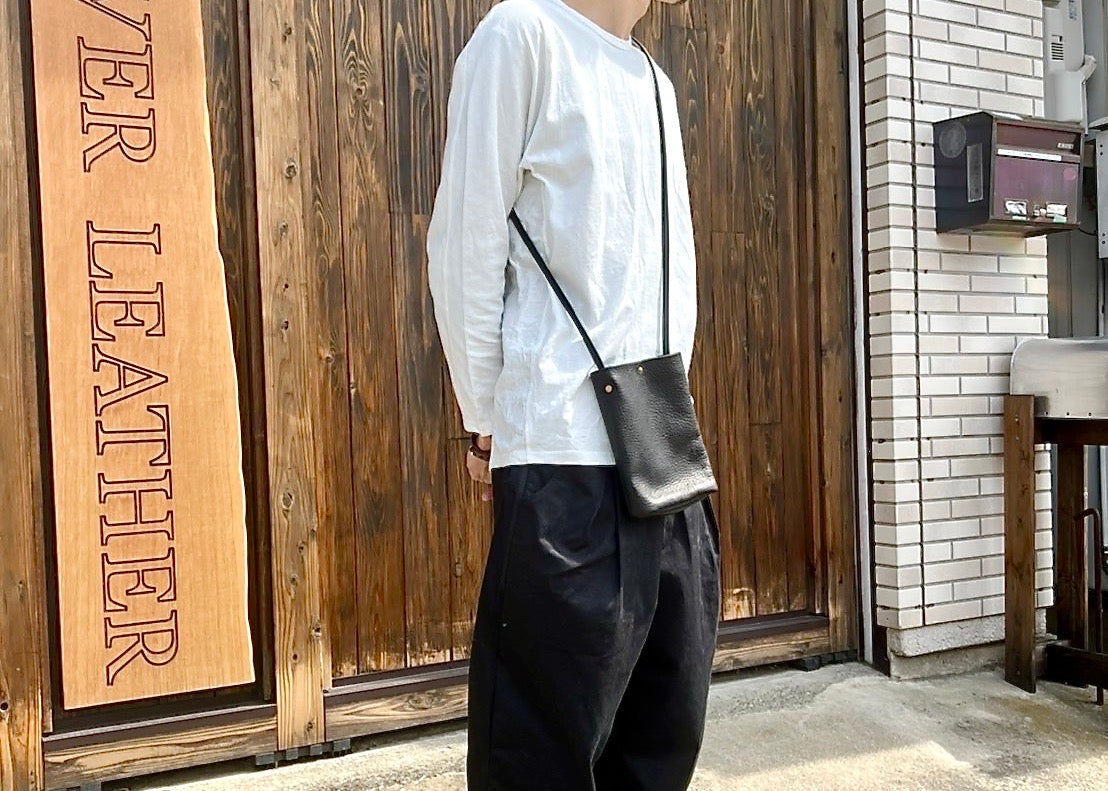 信州鹿革:寸胴スマホポーチ:DZB-100