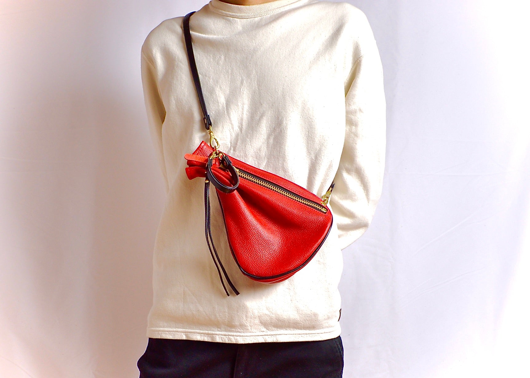 Drawstring shoulder bag: Shinshu deer leather: DHB-100