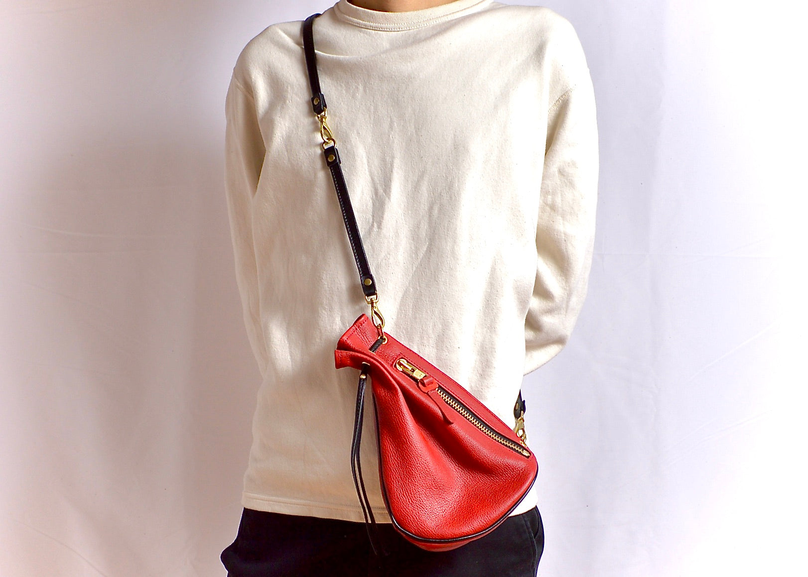 Drawstring shoulder bag: Shinshu deer leather: DHB-100